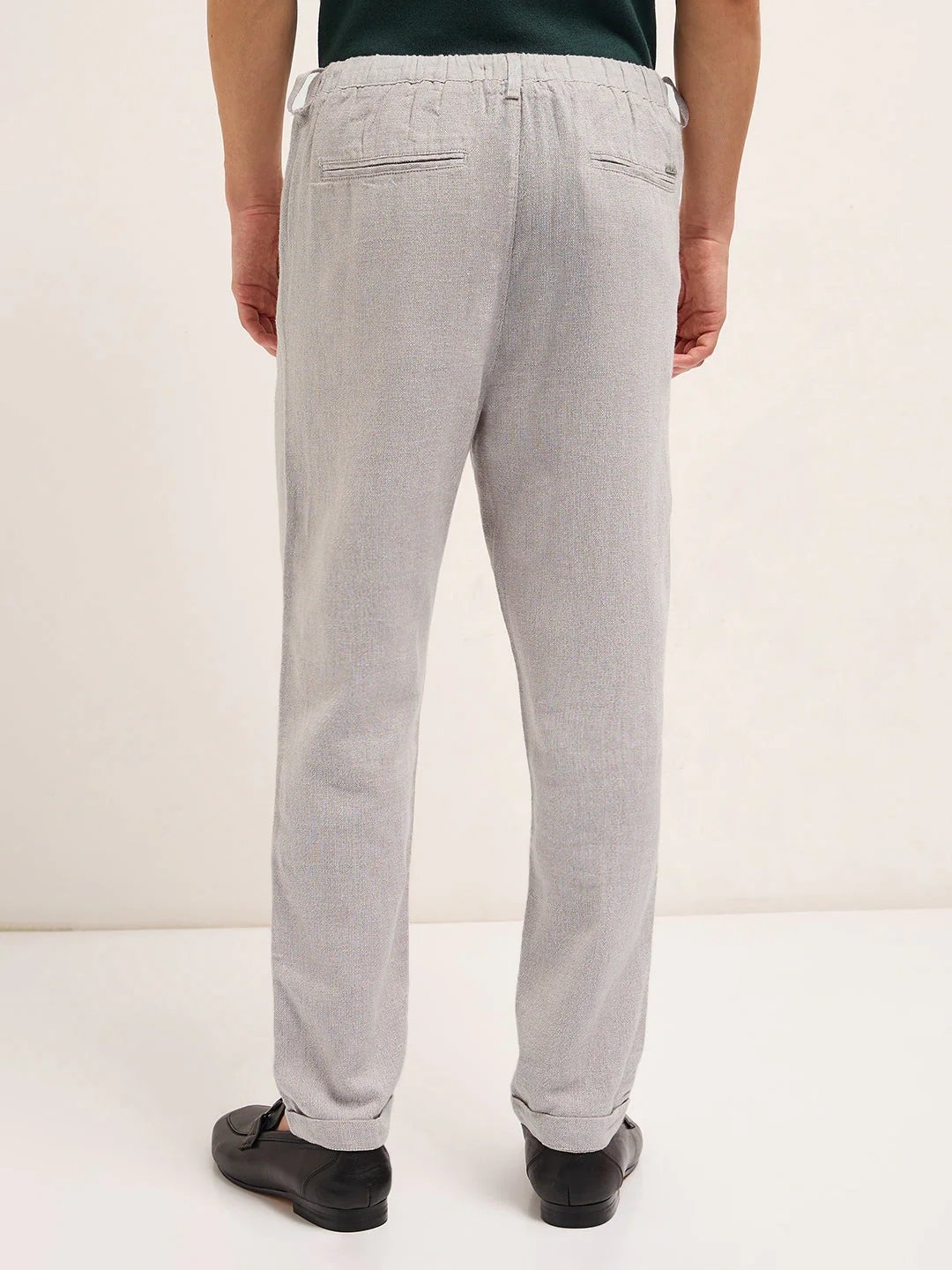Men Grey Solid Tapered Fit Elasticated Waist Casual Trouser - Image 2