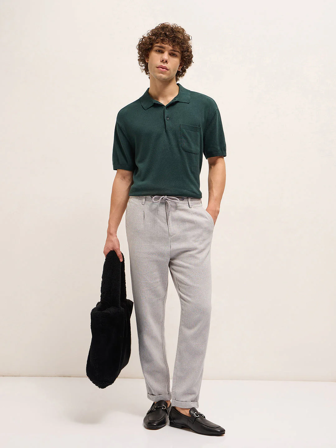 Men Grey Solid Tapered Fit Elasticated Waist Casual Trouser - Image 4