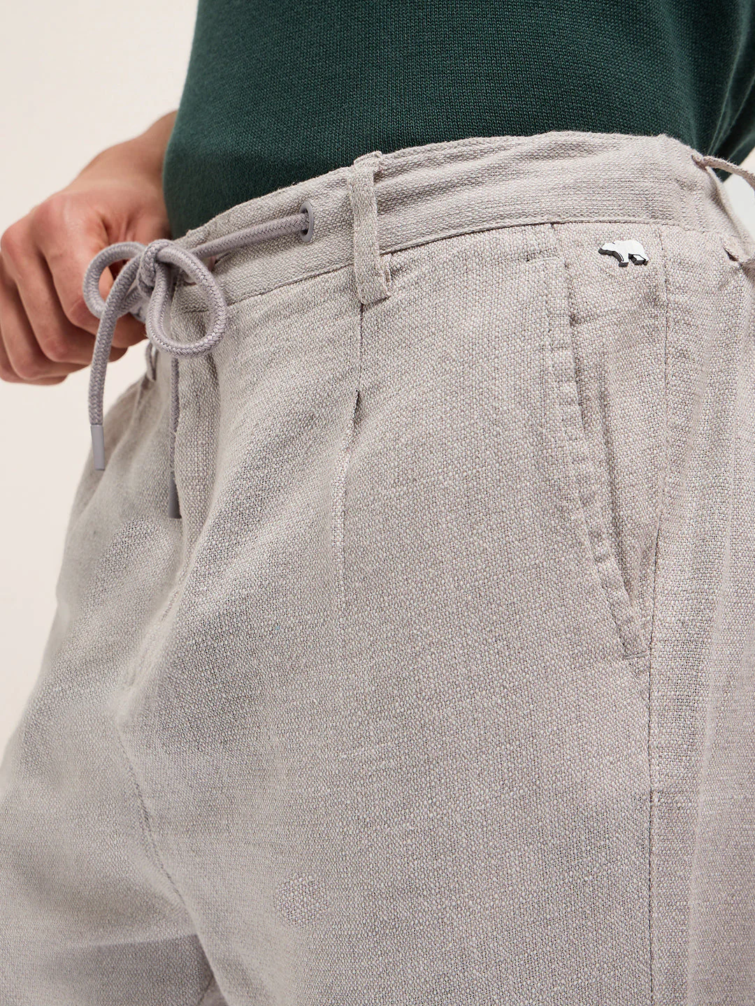 Men Grey Solid Tapered Fit Elasticated Waist Casual Trouser - Image 5