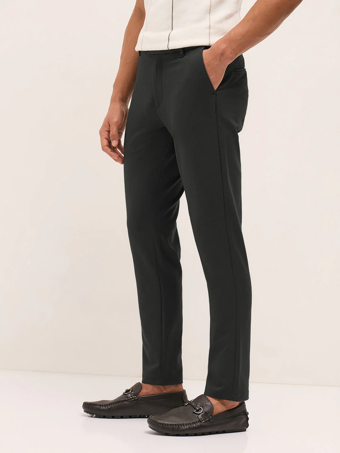 Men Grey Textured Polyester Blend Slim Fit Formal Trousers - Image 3