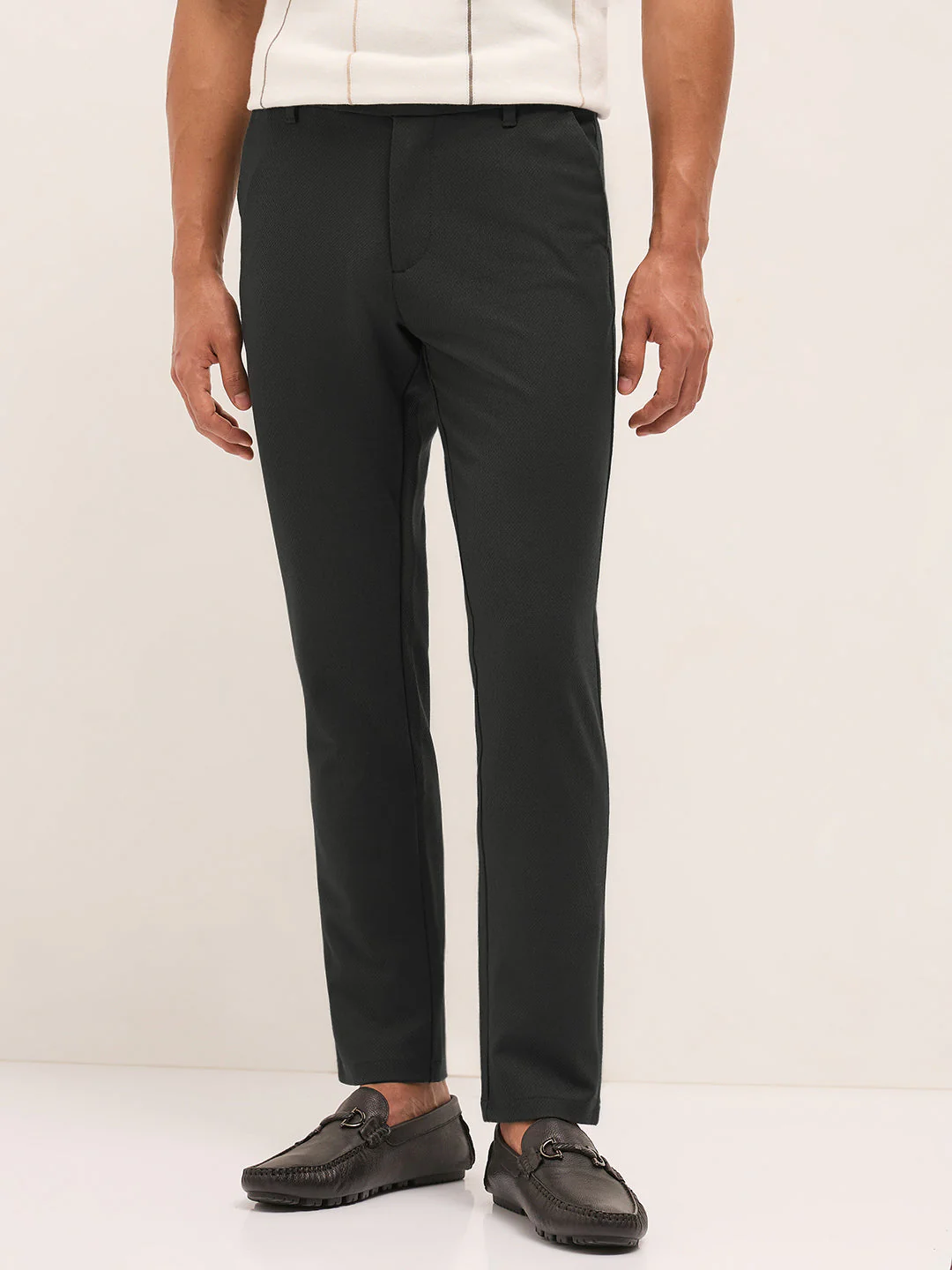 Men Grey Textured Polyester Blend Slim Fit Formal Trousers - Image 7