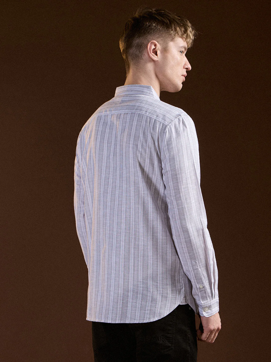 Men Grey Vertical Stripes Slim Fit Casual Shirt - Image 2