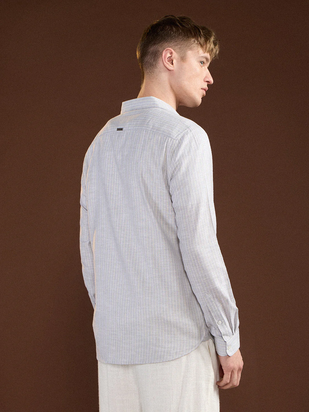 Men Grey Vertical Stripes Slim Fit Casual Shirt - Image 2