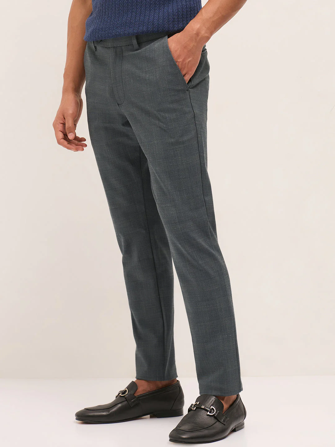 Men Grey Woven Design Slim Fit Formal Trousers - Image 3