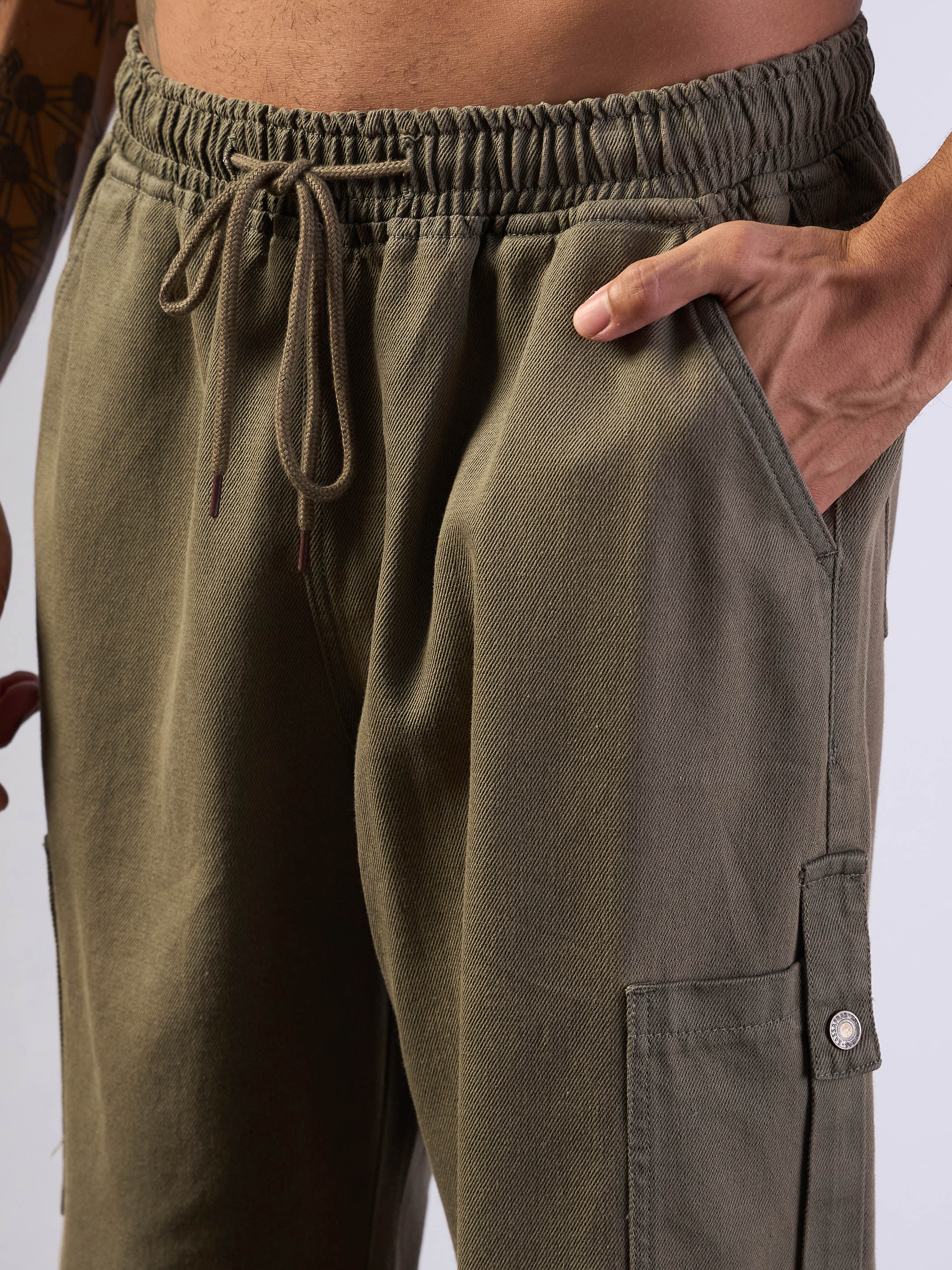 Men Khaki Front Detail Baggy Cargo Jeans - Image 3