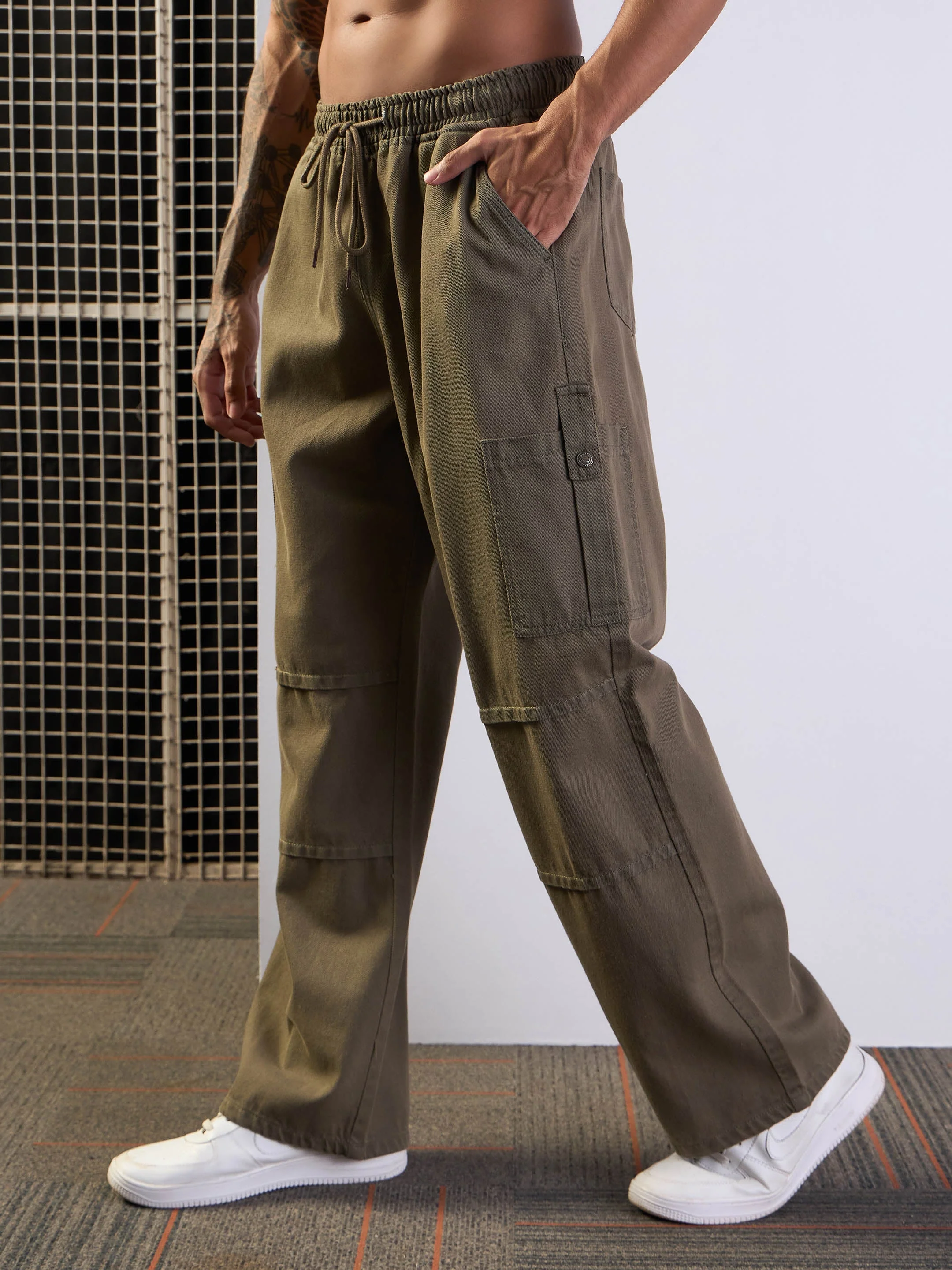 Men Khaki Front Detail Baggy Cargo Jeans - Image 4