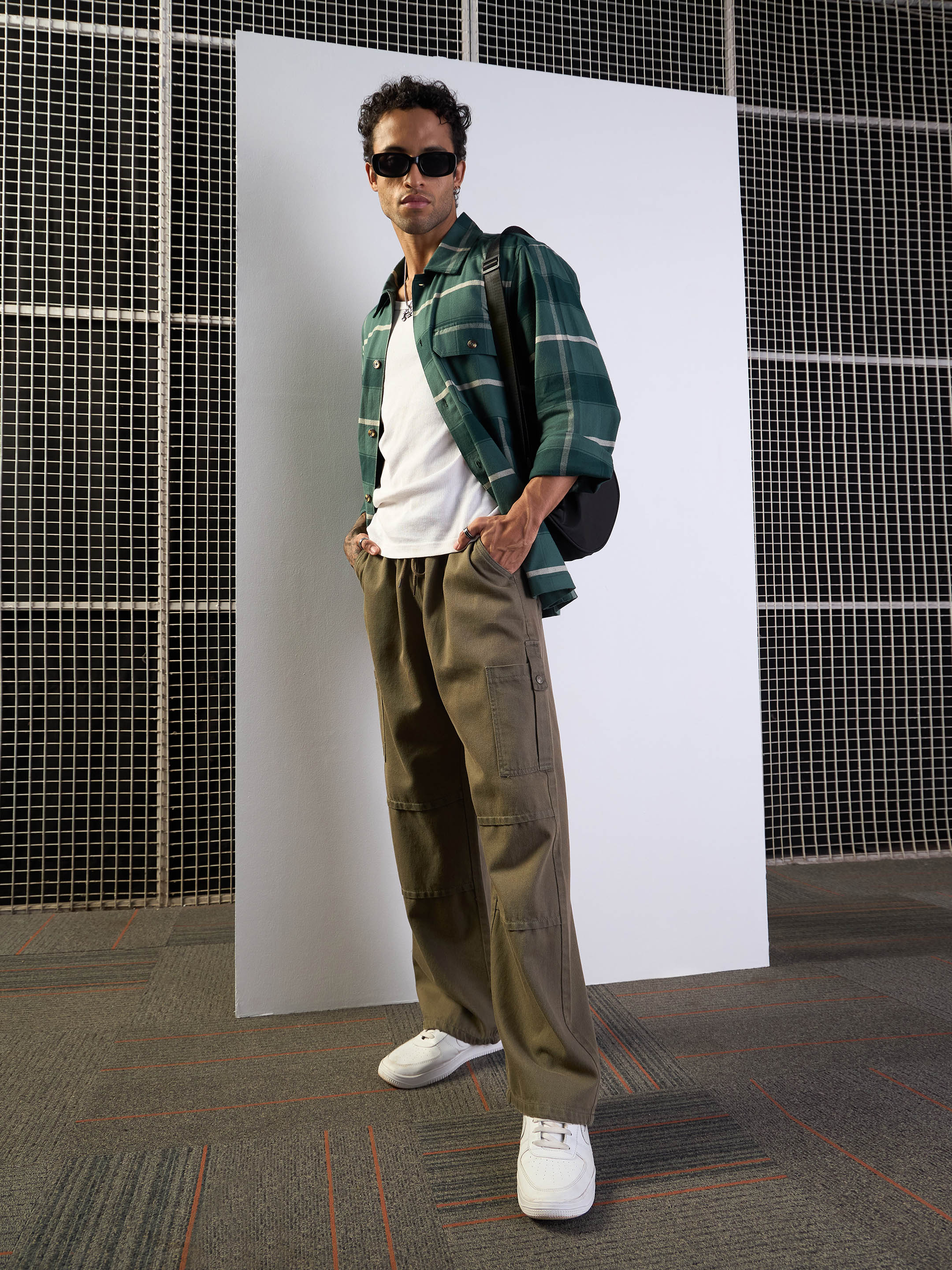 Men Khaki Front Detail Baggy Cargo Jeans - Image 5