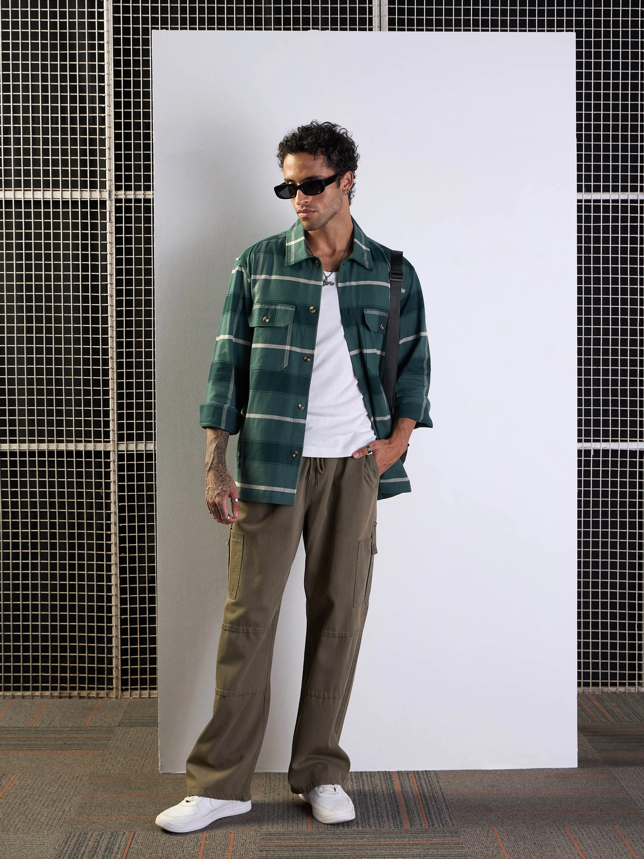 Men Khaki Front Detail Baggy Cargo Jeans - Image 6