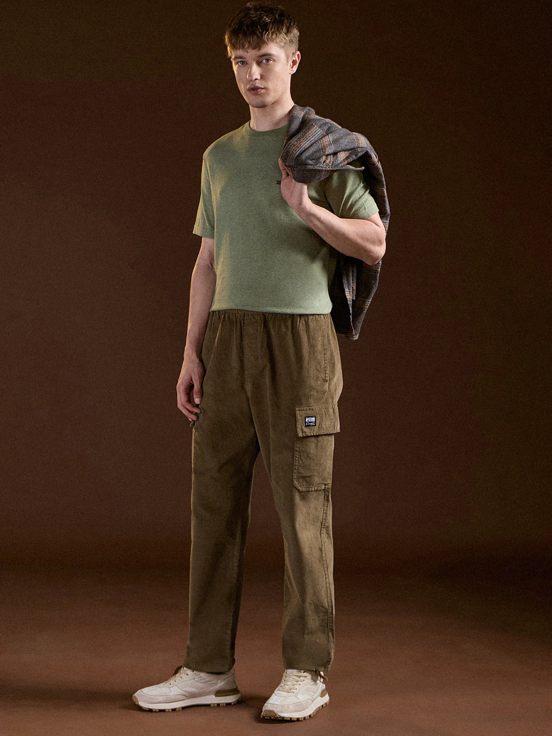 Men Khaki Solid Baggy Fit Stylish Corduroy Cargo Pant - Image 4