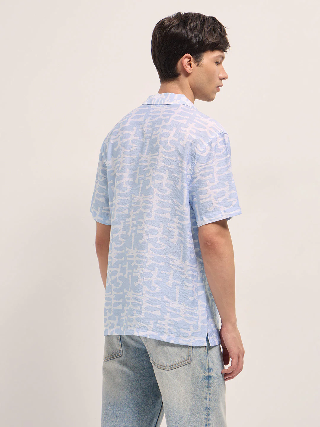 Men Light Blue Abstract Brush Stroke Print Relaxed Fit Cuban Collar Shirt - Image 2