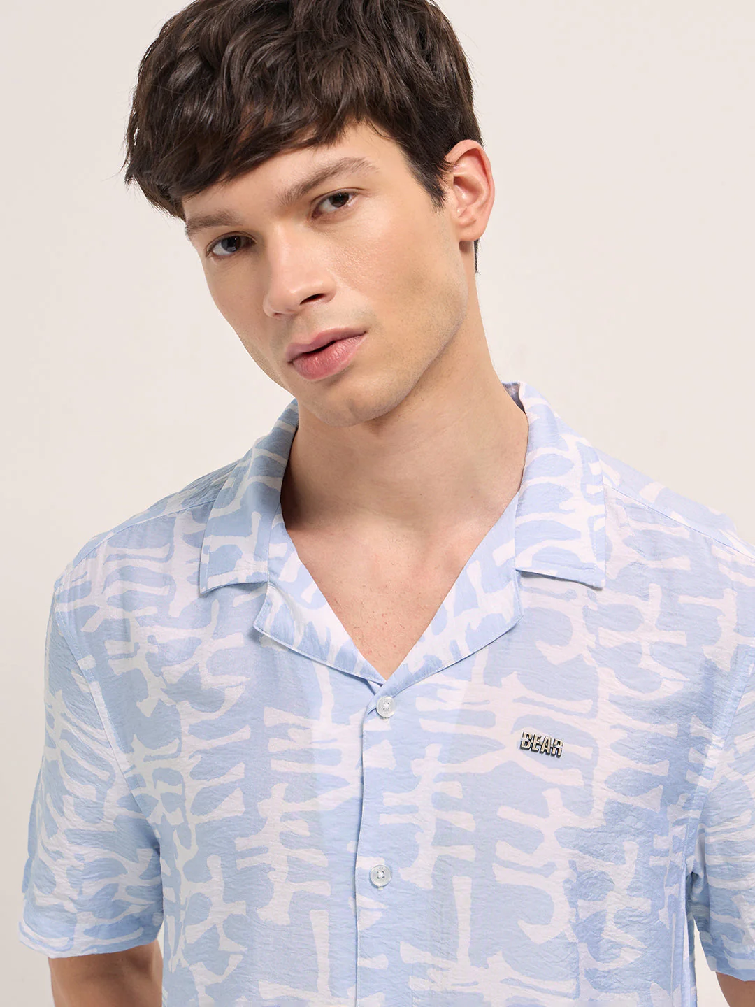 Men Light Blue Abstract Brush Stroke Print Relaxed Fit Cuban Collar Shirt - Image 5