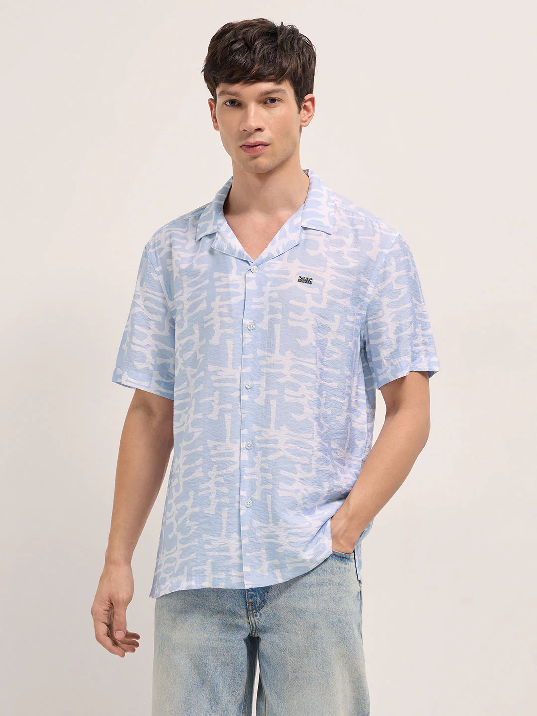 Men Light Blue Abstract Brush Stroke Print Relaxed Fit Cuban Collar Shirt - Image 6