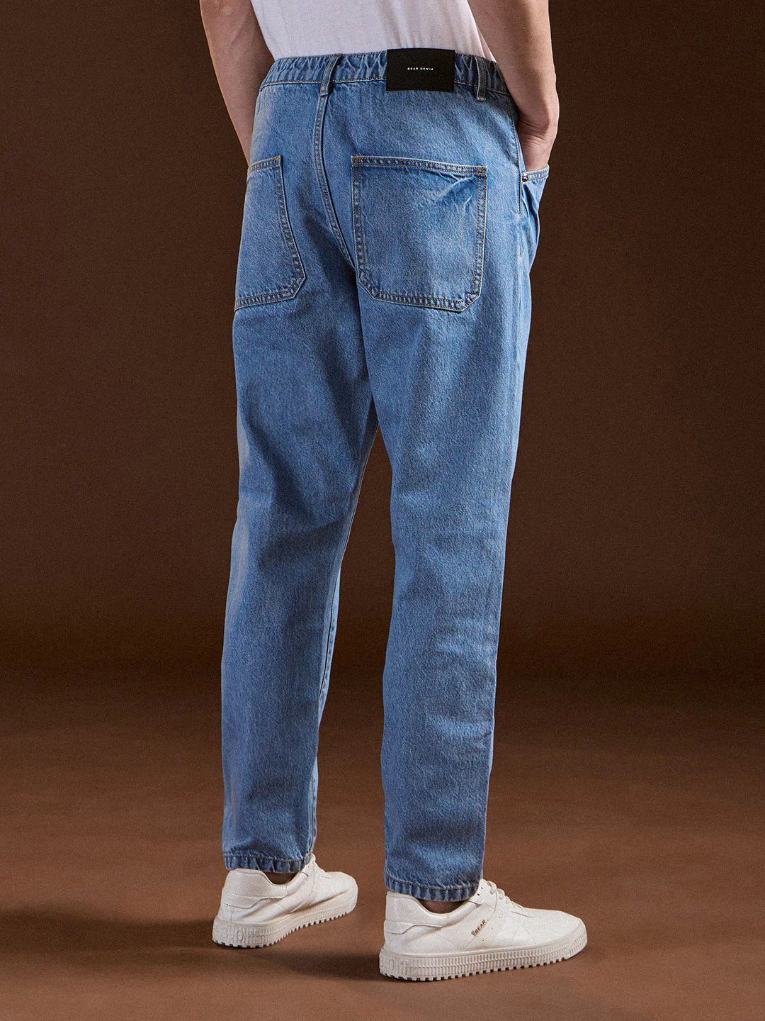 Men Light Blue Mid-Rise Elasticated Waist Relaxed Fit Jeans - Image 2