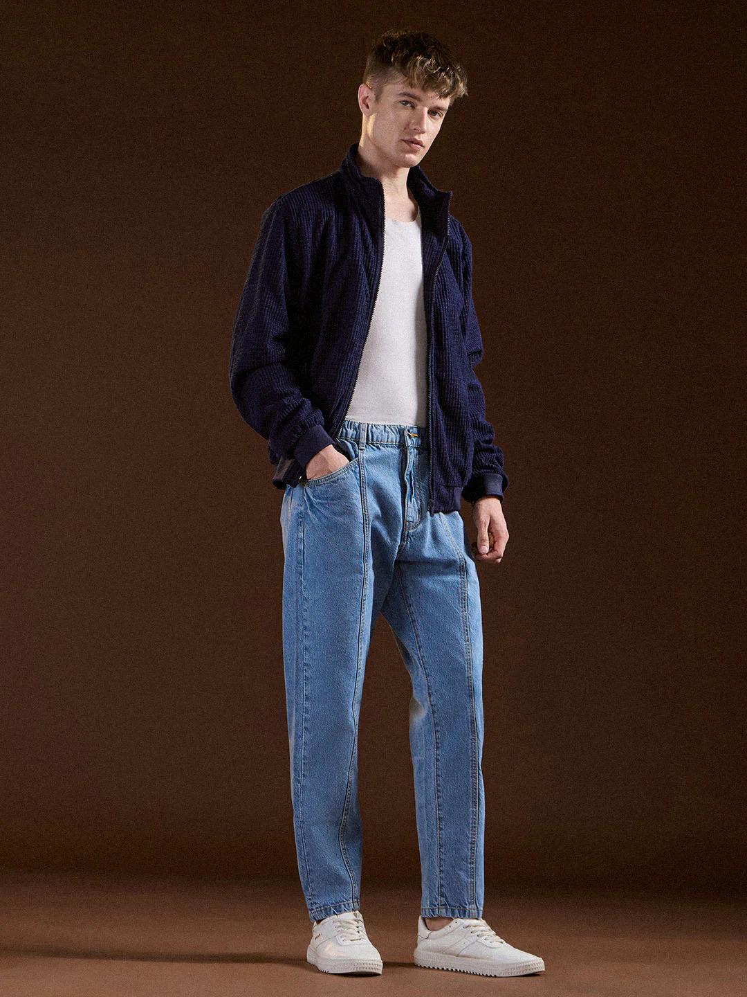 Men Light Blue Mid-Rise Elasticated Waist Relaxed Fit Jeans - Image 4