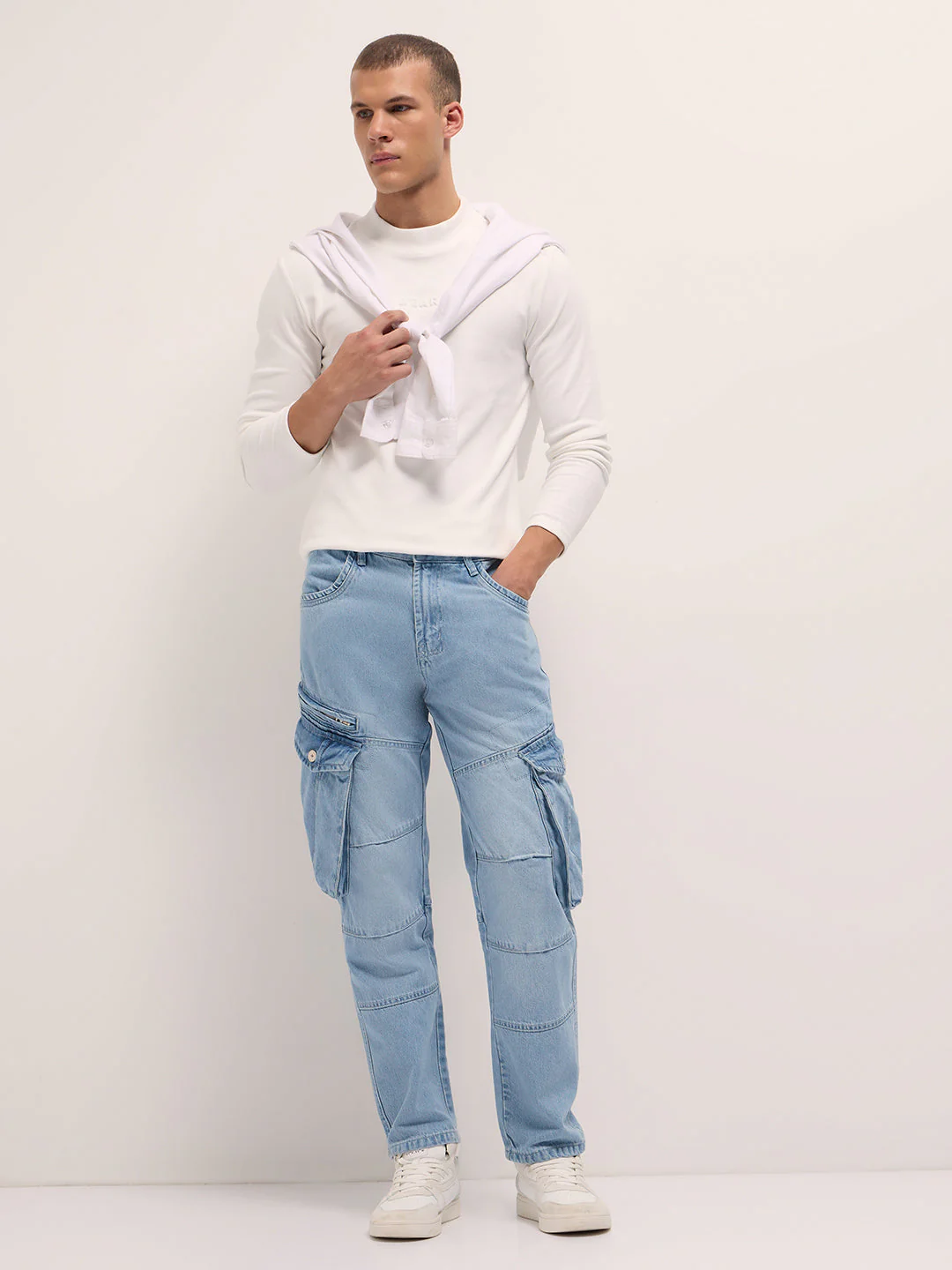 Men Light Blue Mid-Rise Straight Fit Cargo Jeans - Image 4