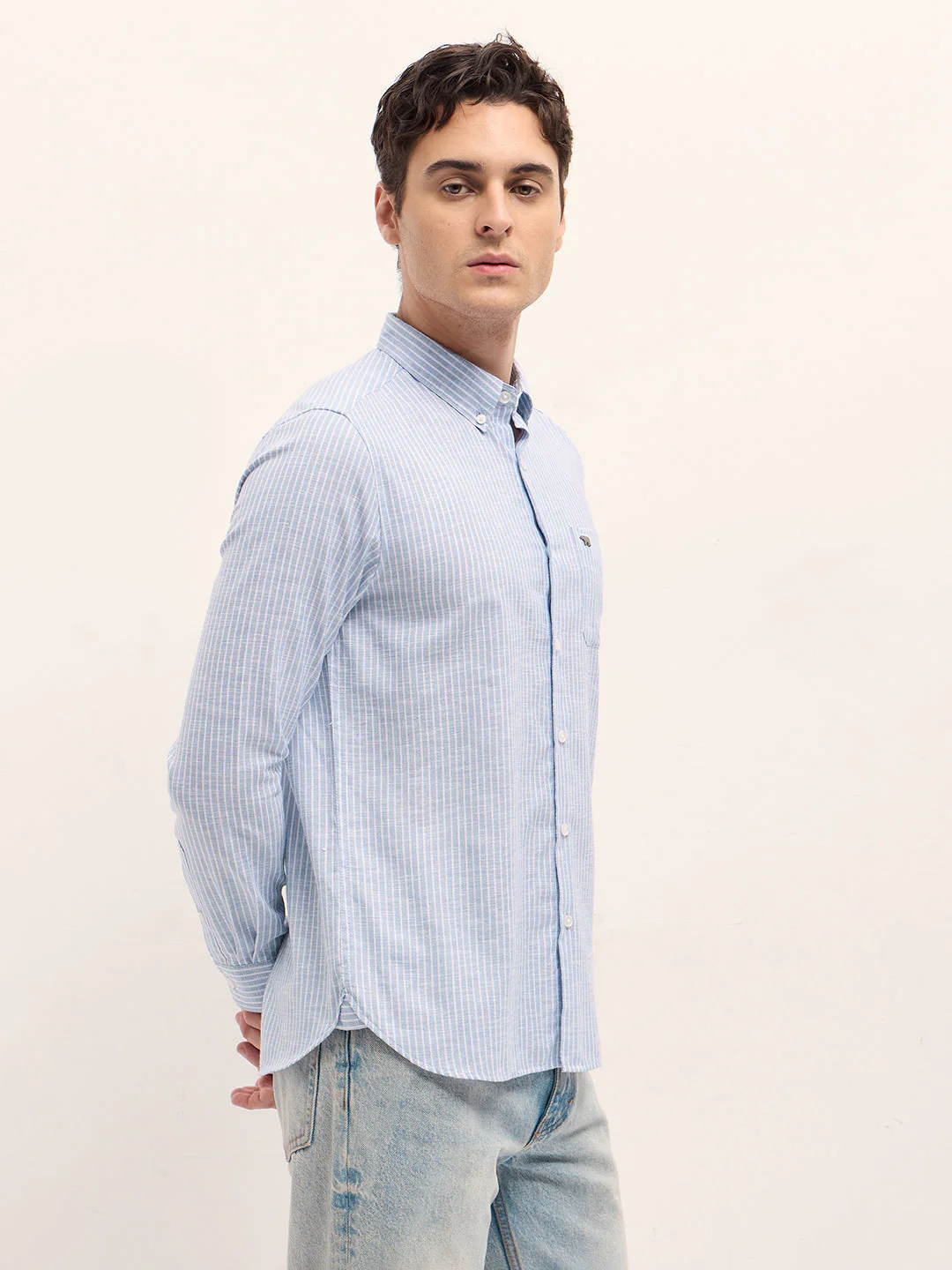 Men Light Blue Vertical Pin Stripes Slim Fit Casual Shirt - Image 3
