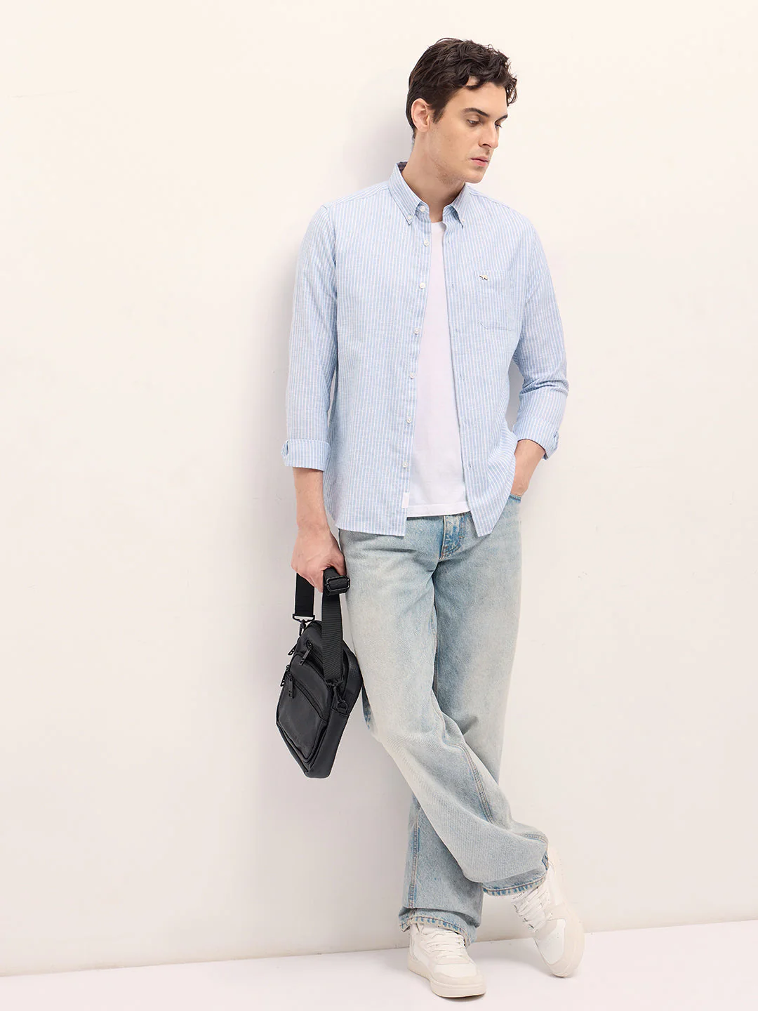 Men Light Blue Vertical Pin Stripes Slim Fit Casual Shirt - Image 4