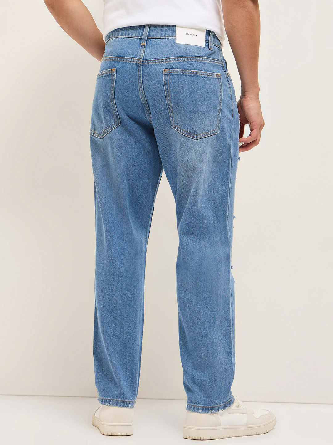 Men Blue Light Fade Mid-rise Jeans - Image 2