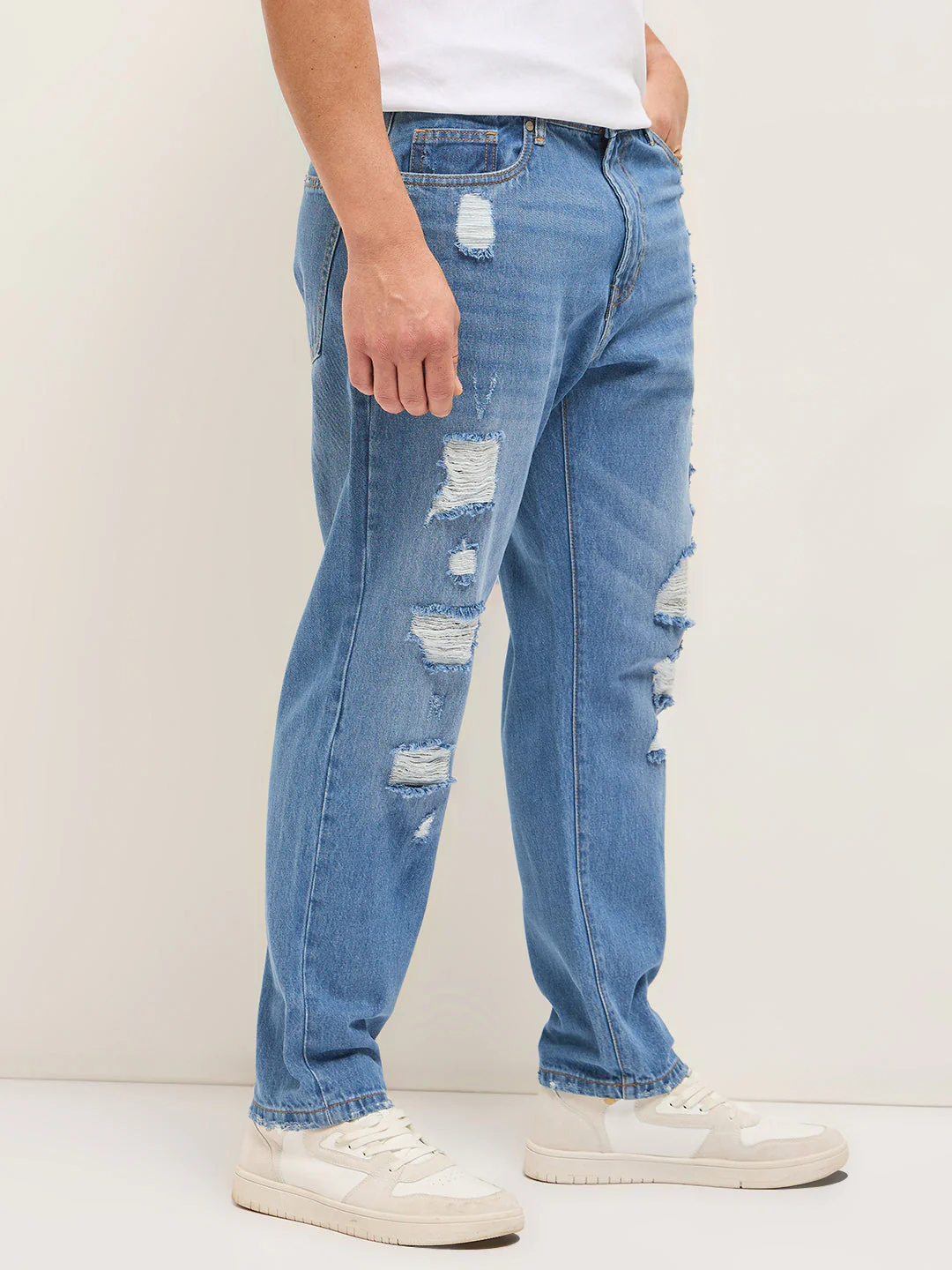 Men Blue Light Fade Mid-rise Jeans - Image 3