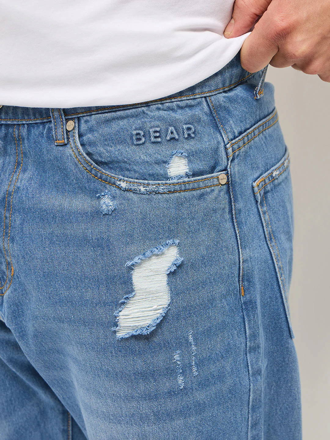 Men Blue Light Fade Mid-rise Jeans - Image 5