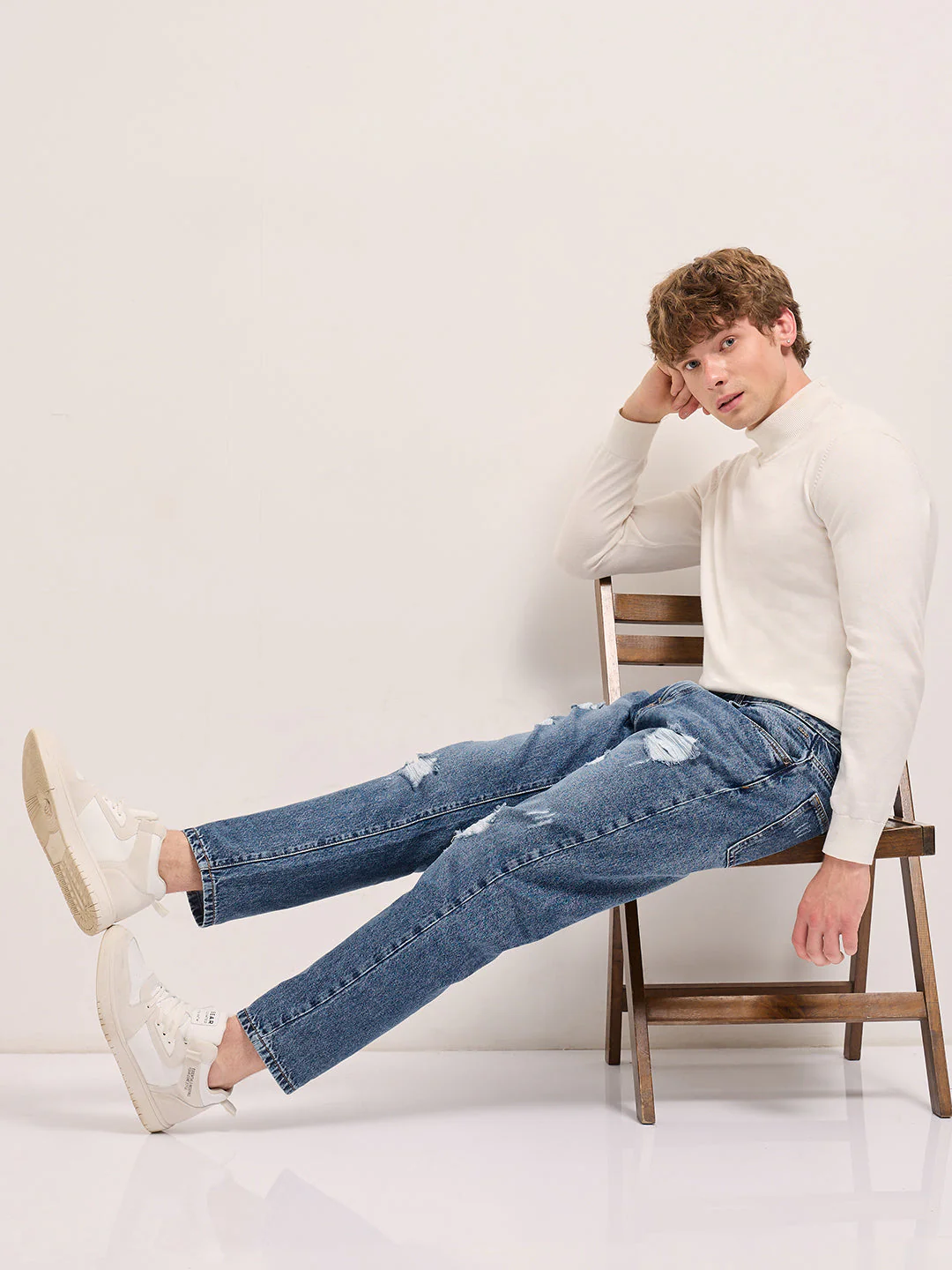Men Light BlueLight Fade Distressed Mid-Rise Relaxed Fit Jeans - Image 4