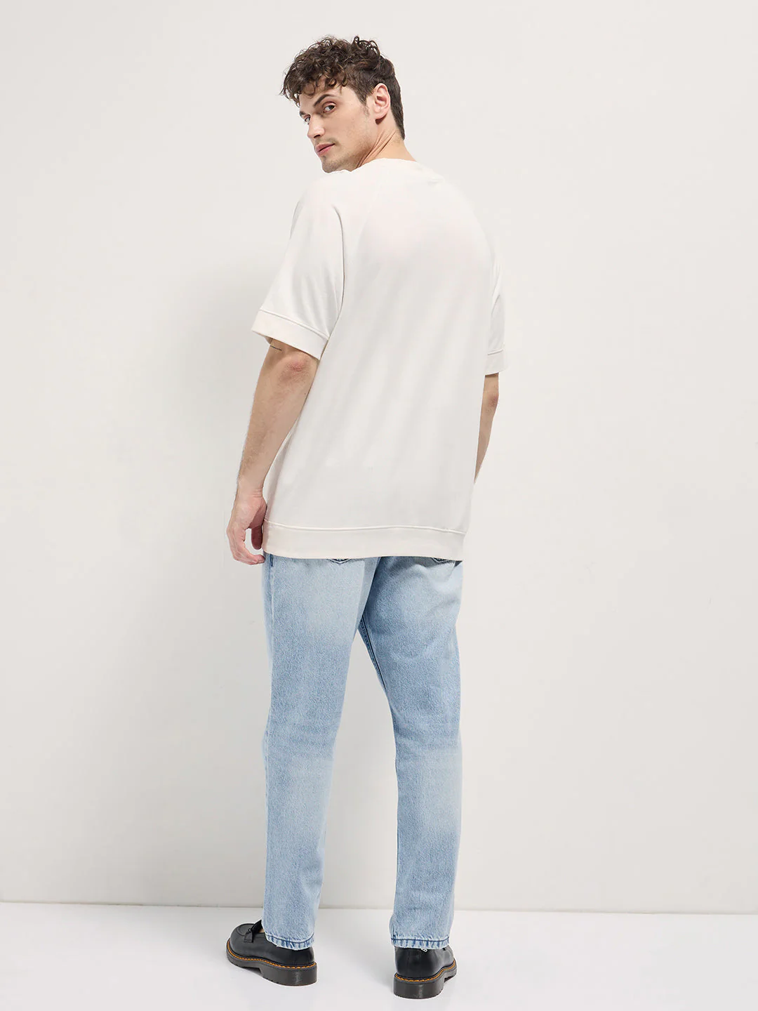 Men Blue Light Fade Mid-Rise Jeans - Image 2