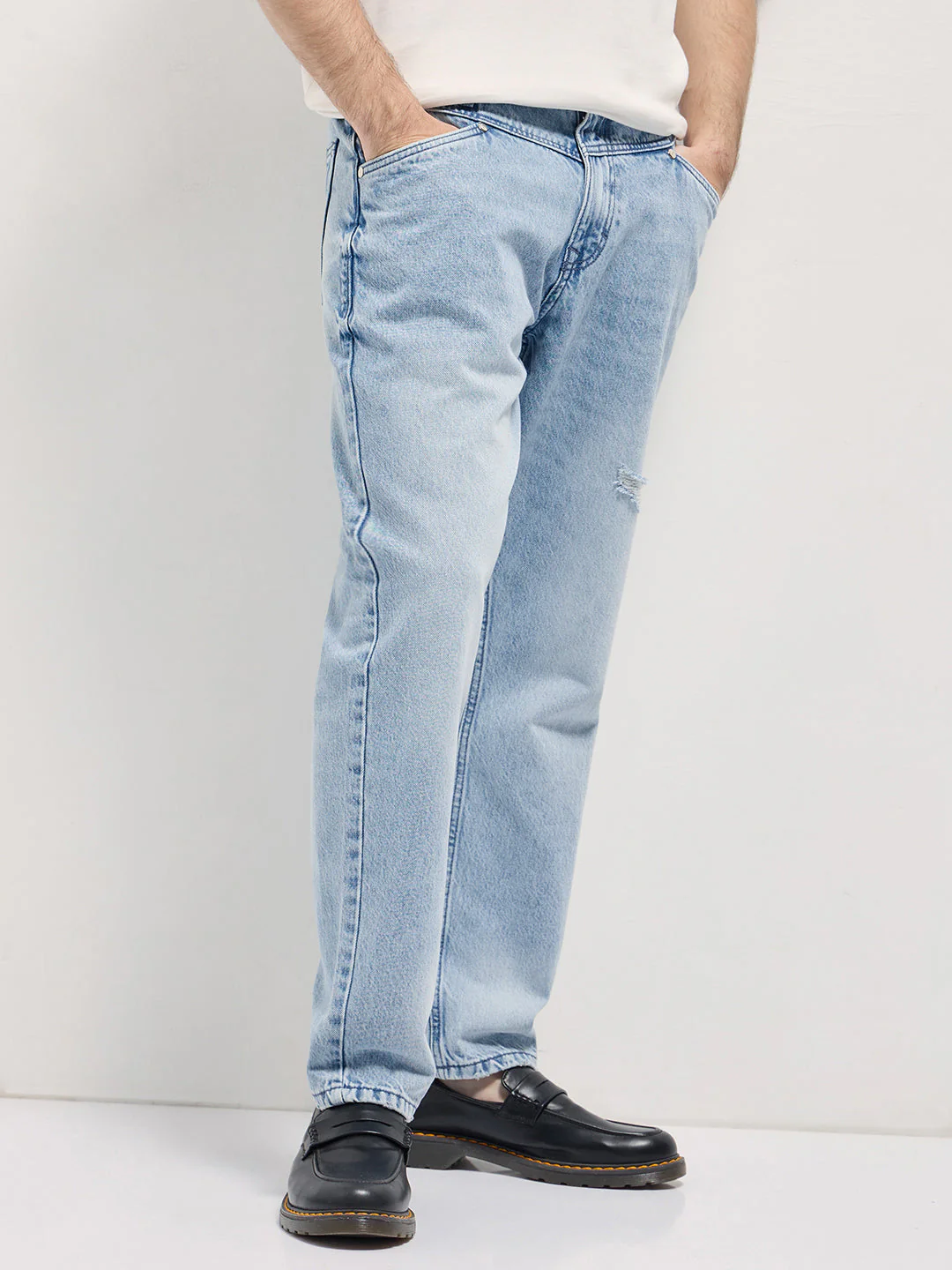 Men Blue Light Fade Mid-Rise Jeans - Image 3
