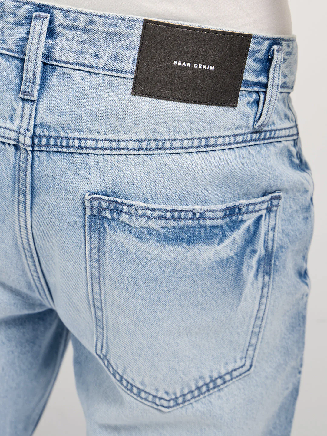 Men Blue Light Fade Mid-Rise Jeans - Image 6