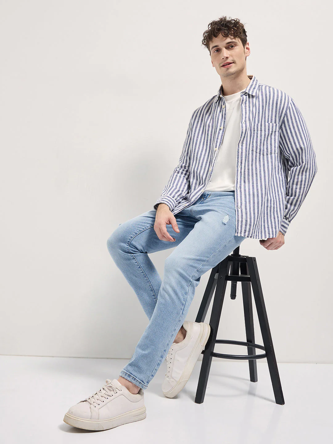 Men Light BlueLight Fade Distressed Patch Mid-Rise Relaxed Fit Jeans - Image 4