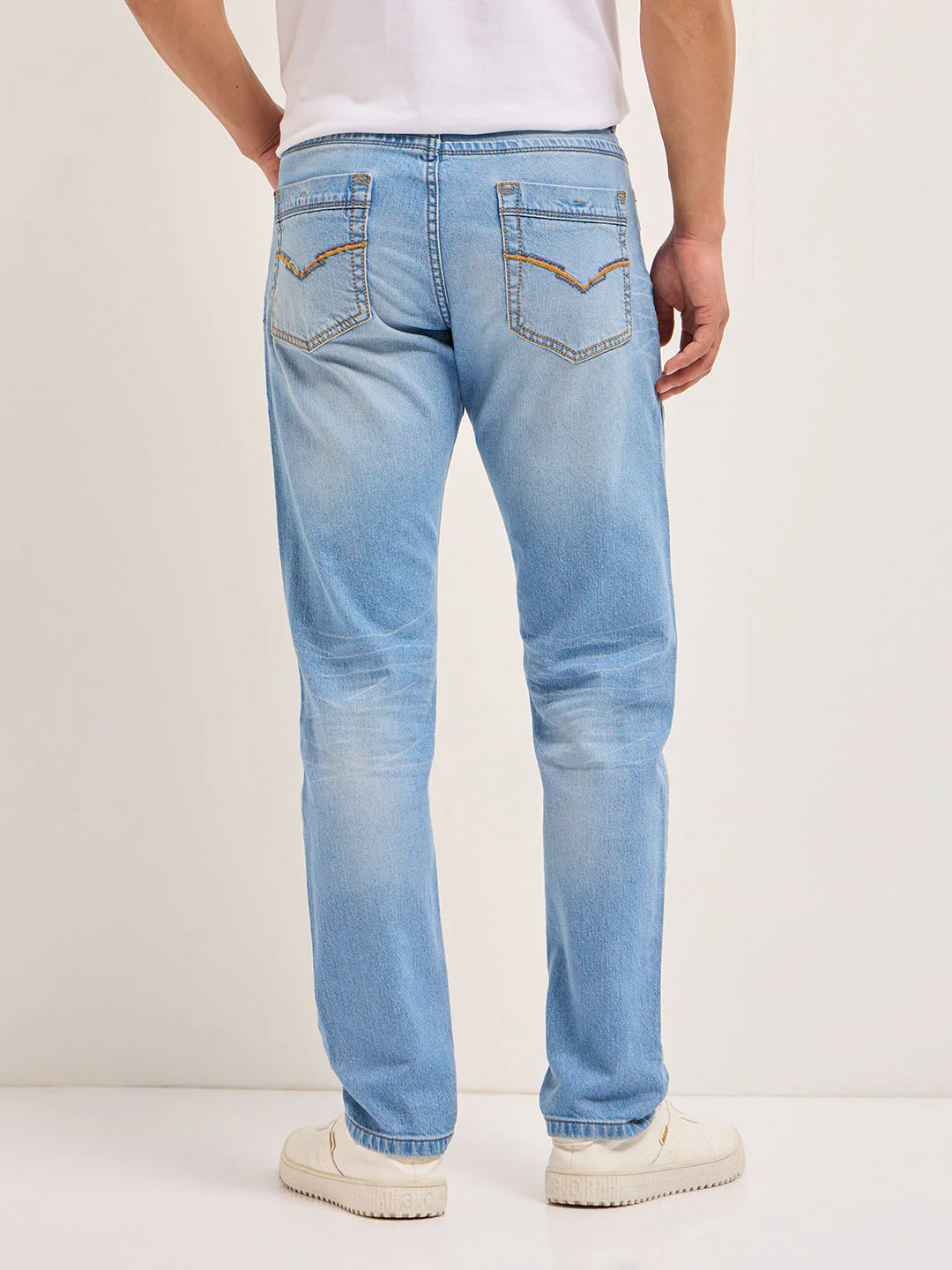 Men Light BlueLight Fade Mid-Rise Relaxed Fit Jeans - Image 2
