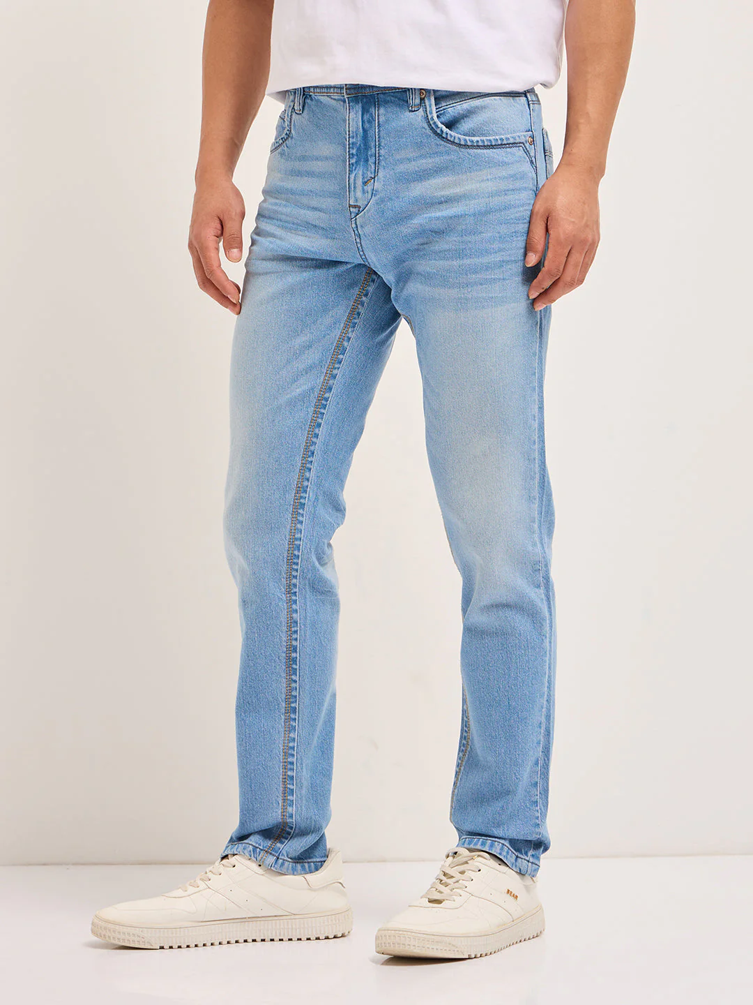Men Light BlueLight Fade Mid-Rise Relaxed Fit Jeans - Image 3