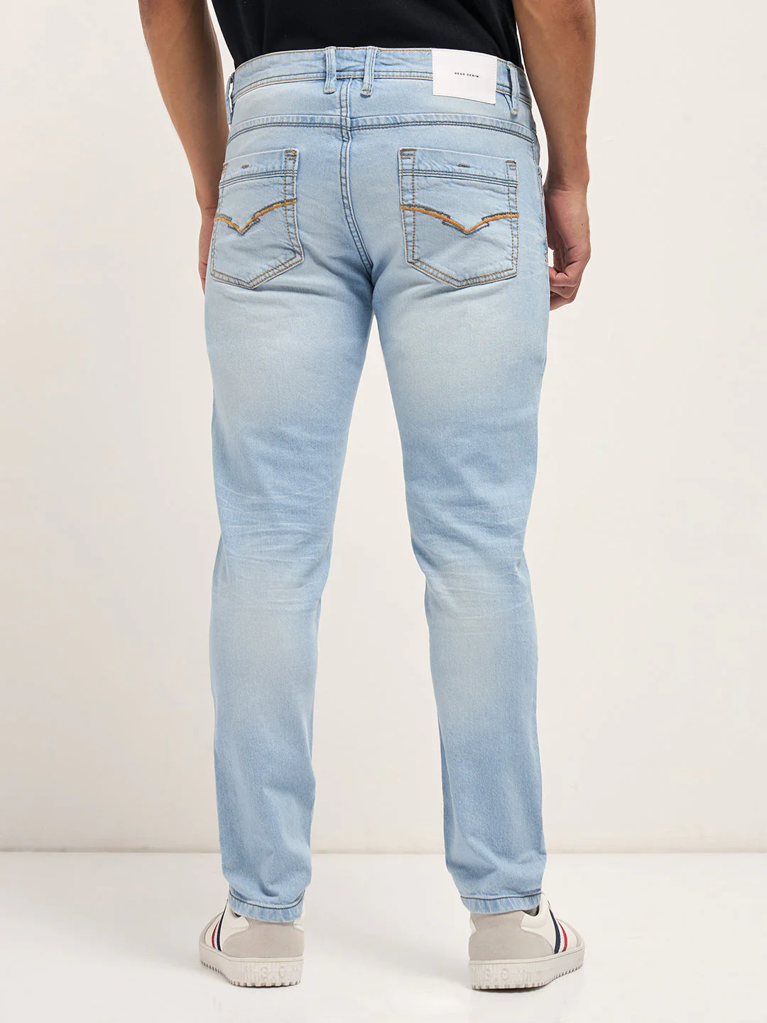 Men Light BlueLight Fade Mid-Rise Relaxed Fit Jeans - Image 2