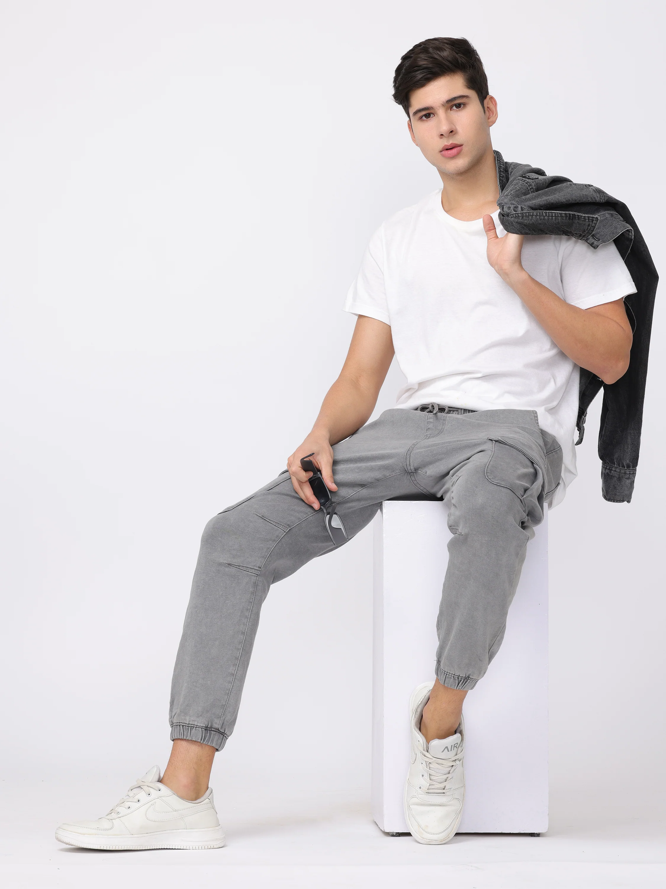 Men Light Grey Comfort Fit Cotton Blend Joggers - Image 2
