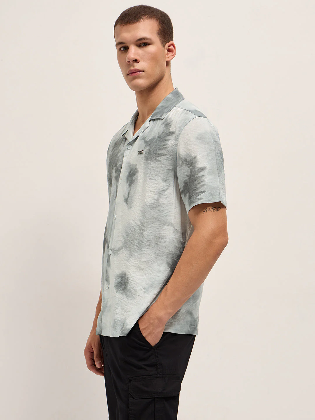 Men Light Grey Faded Abstract Print Relaxed Fit Cuban Collar Shirt - Image 3