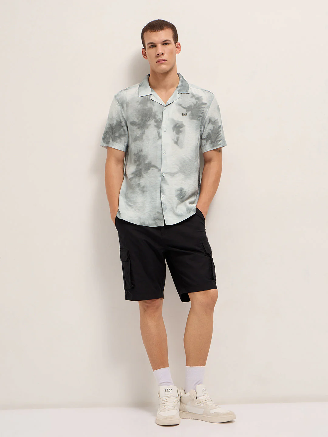 Men Light Grey Faded Abstract Print Relaxed Fit Cuban Collar Shirt - Image 4
