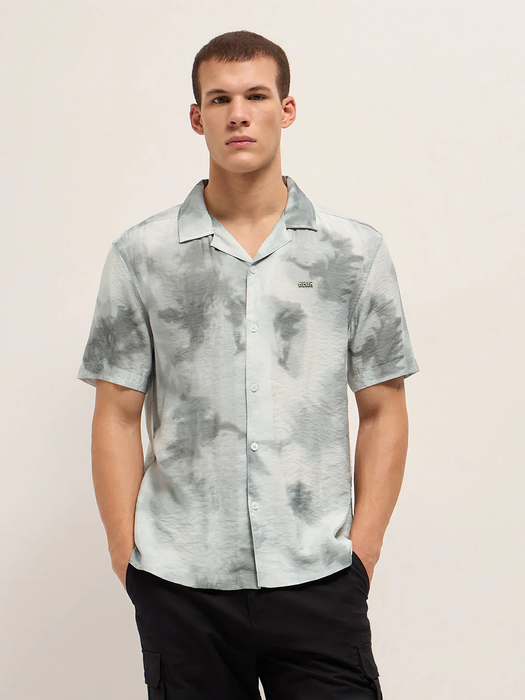 Men Light Grey Faded Abstract Print Relaxed Fit Cuban Collar Shirt - Image 5
