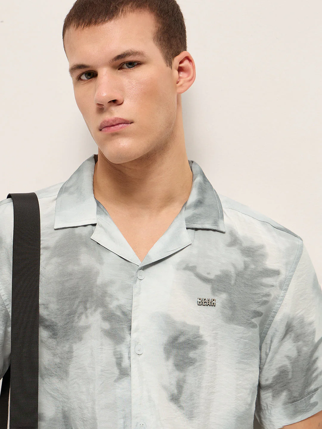 Men Light Grey Faded Abstract Print Relaxed Fit Cuban Collar Shirt - Image 6
