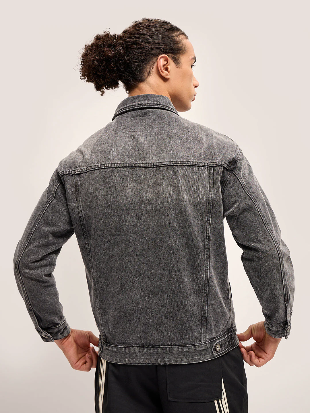 Men Light Grey Regular Fit Classic Denim Jacket - Image 2