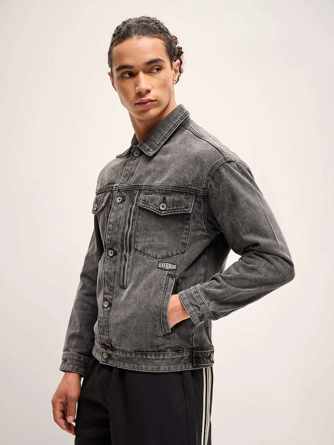 Men Light Grey Regular Fit Classic Denim Jacket - Image 3