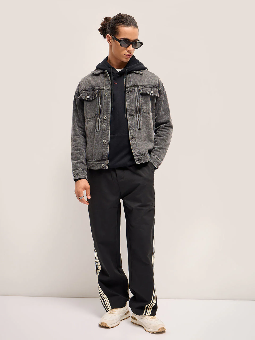 Men Light Grey Regular Fit Classic Denim Jacket - Image 4