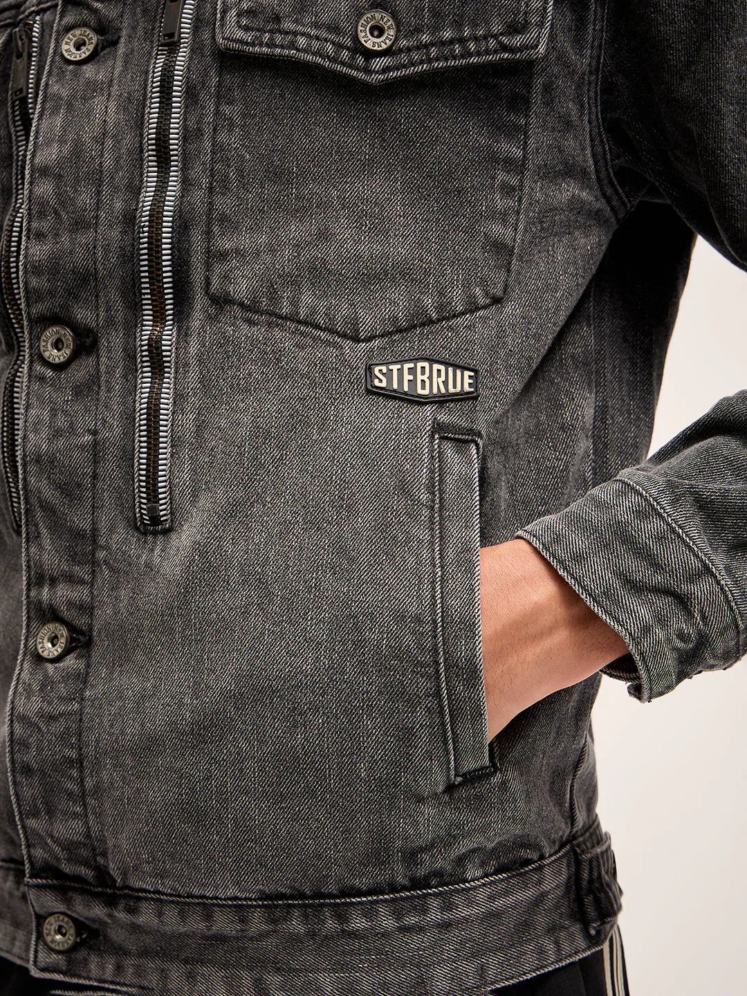 Men Light Grey Regular Fit Classic Denim Jacket - Image 6