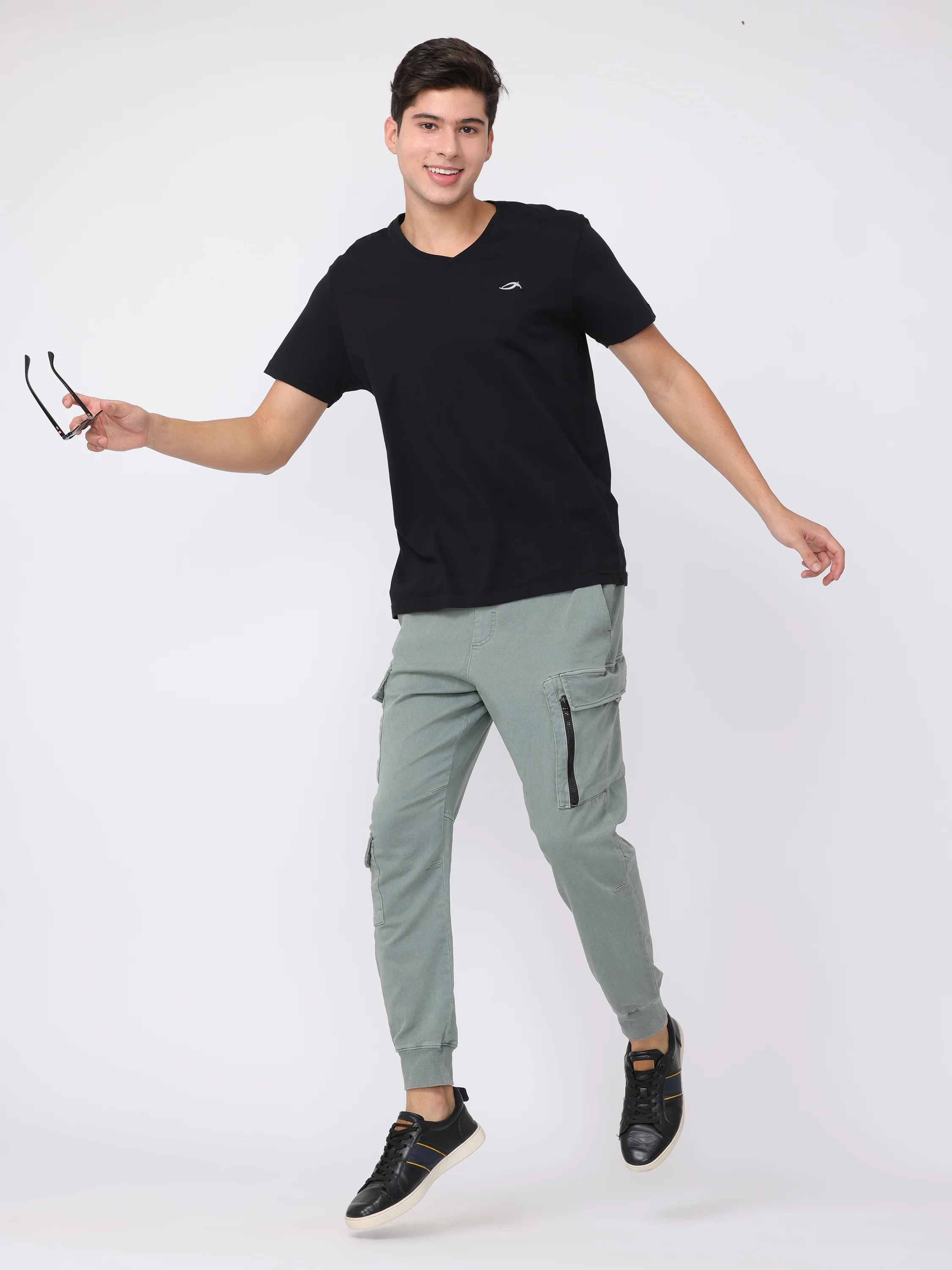 Men Light Grey Regular Fit Cargo Pants - Image 2