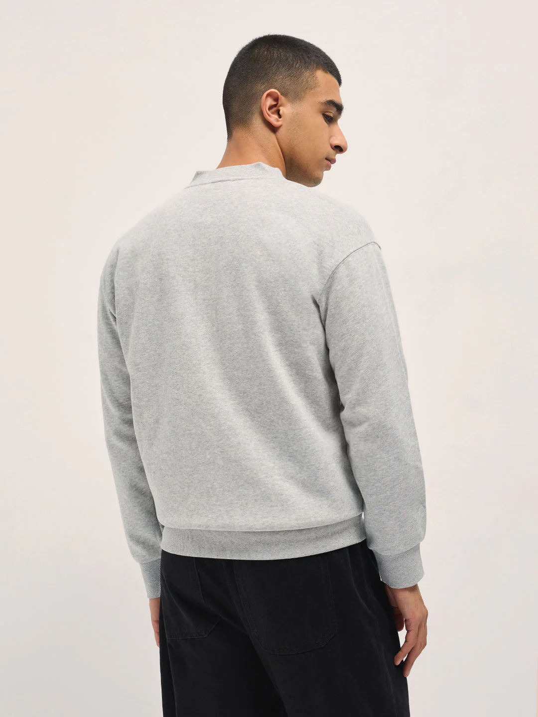Men Light Grey Solid Relaxed Fit Henley Neck T-Shirt - Image 2