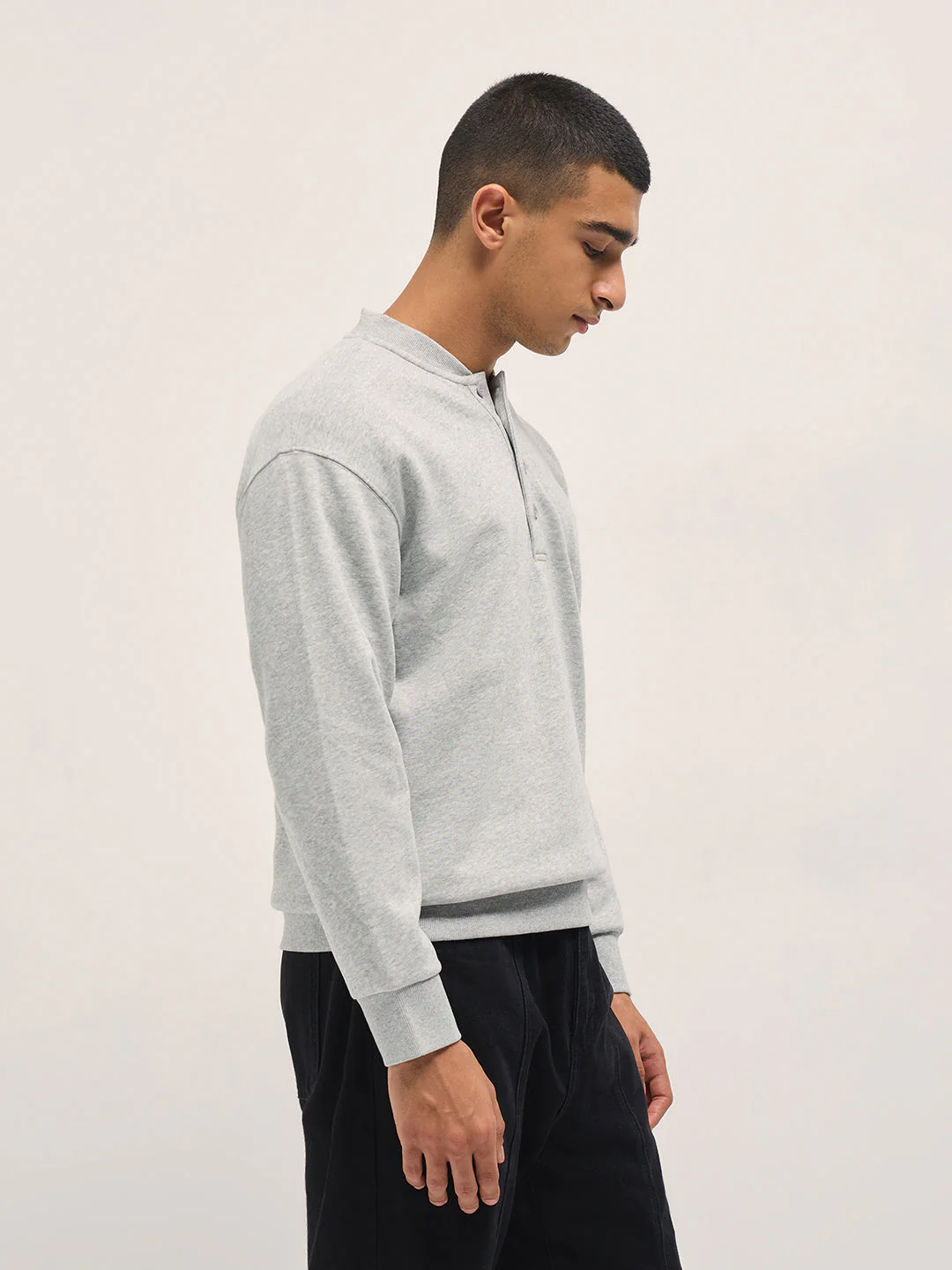Men Light Grey Solid Relaxed Fit Henley Neck T-Shirt - Image 3