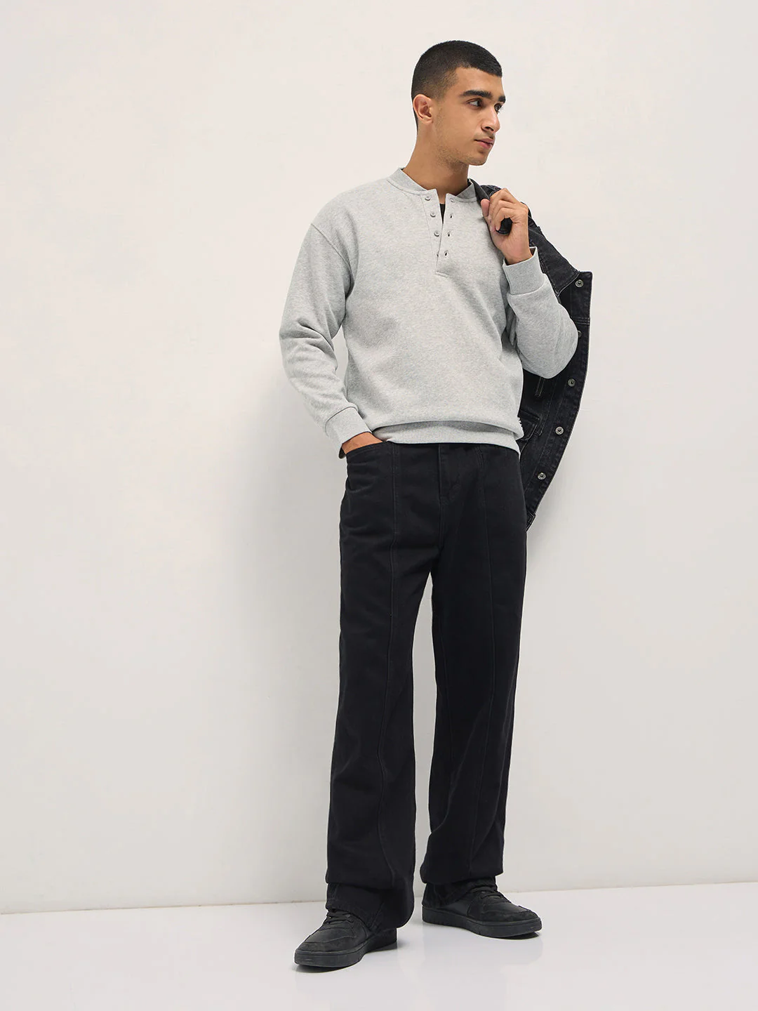 Men Light Grey Solid Relaxed Fit Henley Neck T-Shirt - Image 4