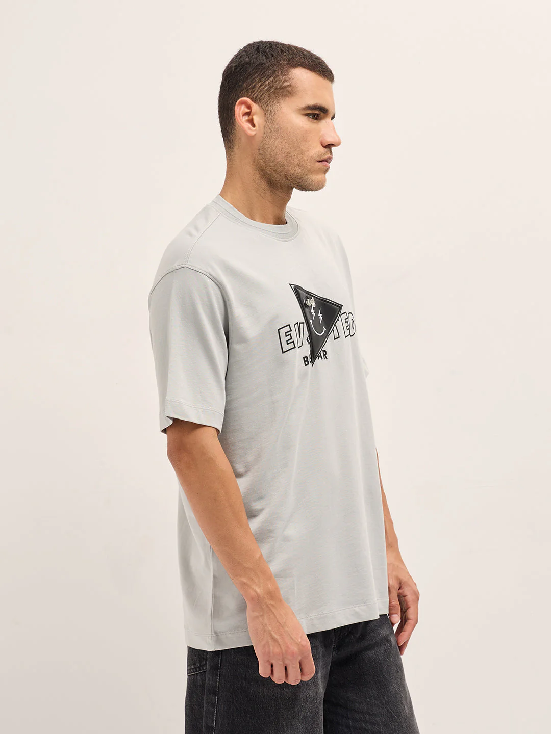 Men Light Grey Triangular Patch - Image 3