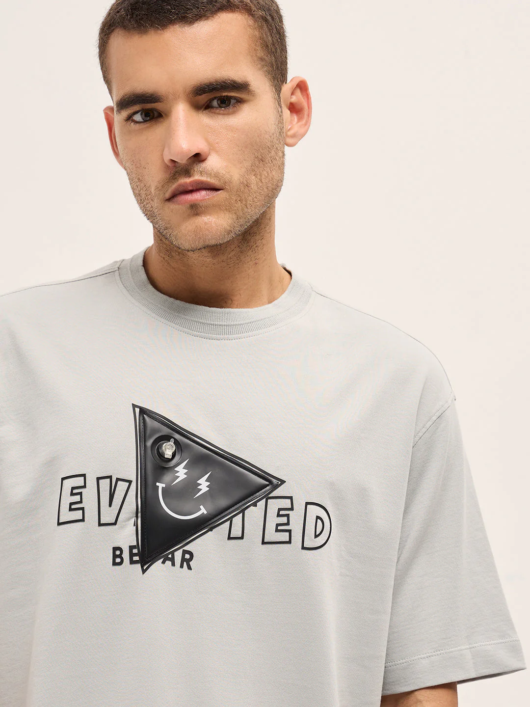 Men Light Grey Triangular Patch - Image 5