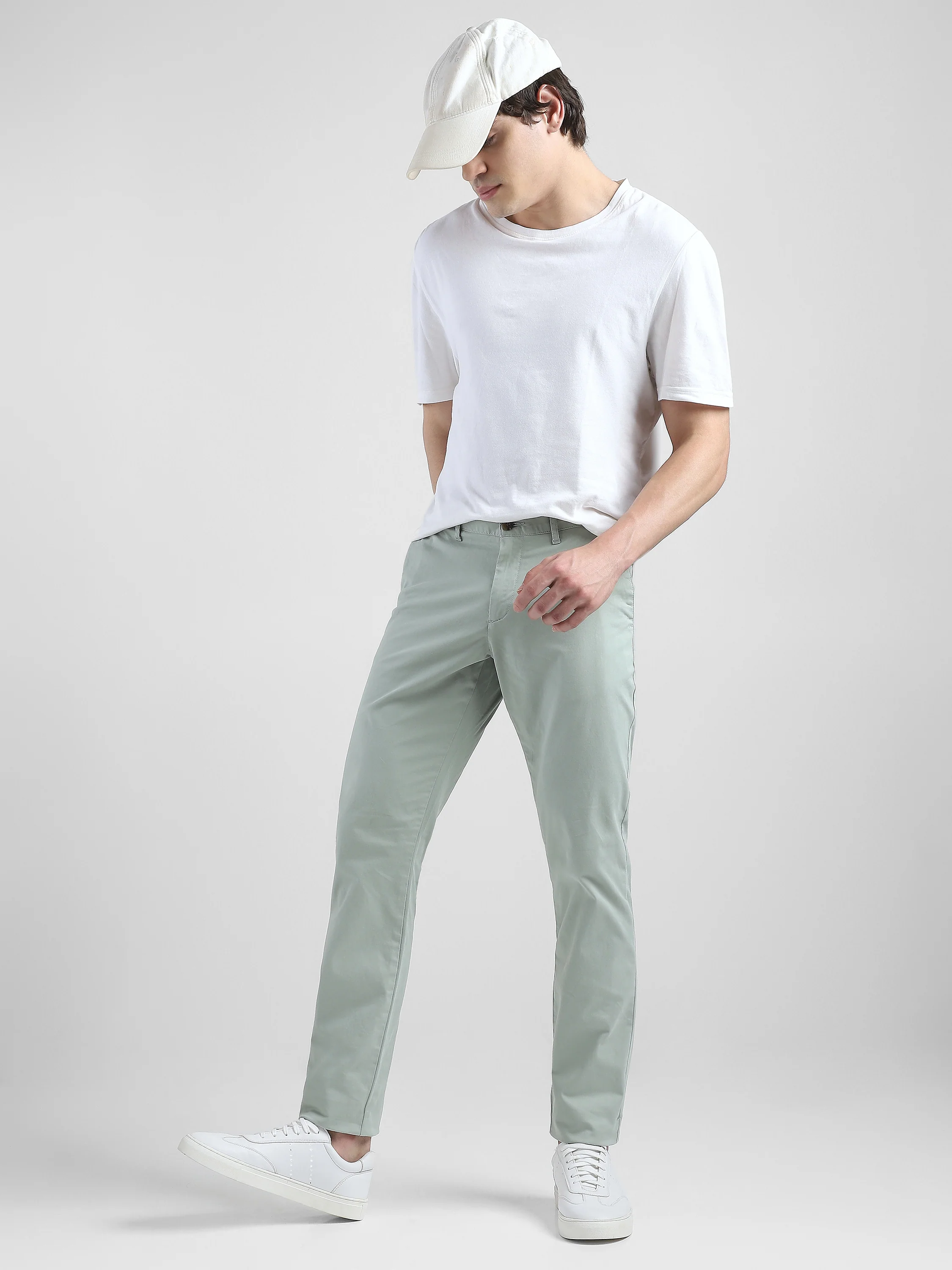 Men Light Mid Rise Green Regular Trouser - Image 3