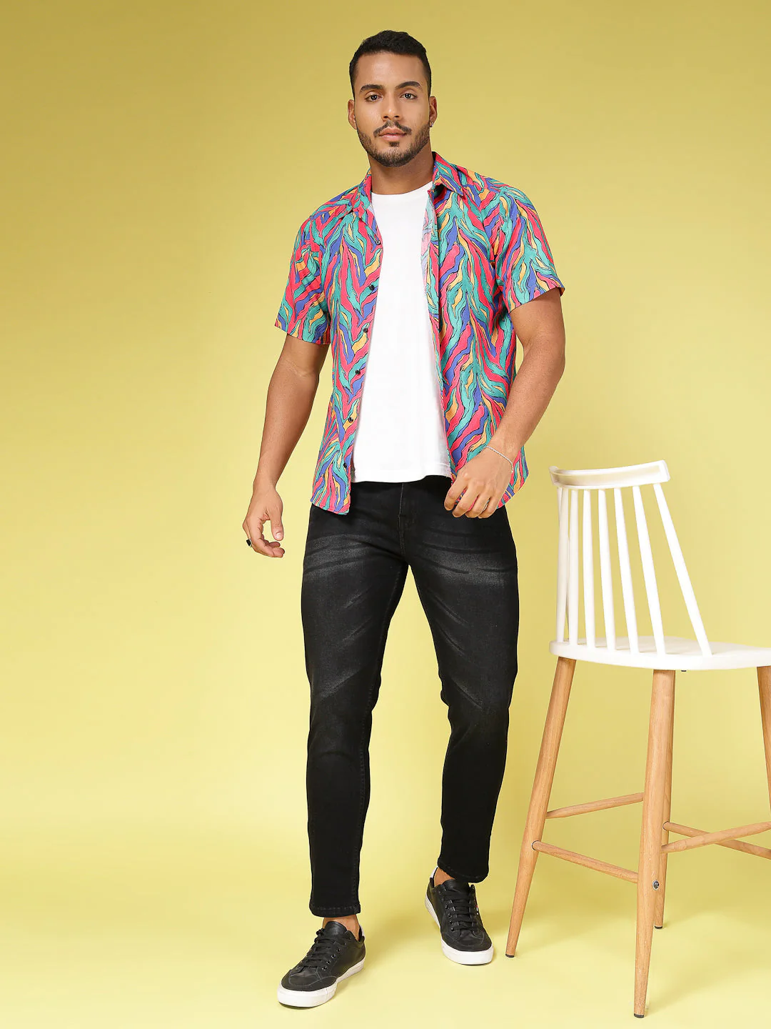 Men Lightly Faded Tapered Jeans - Image 2