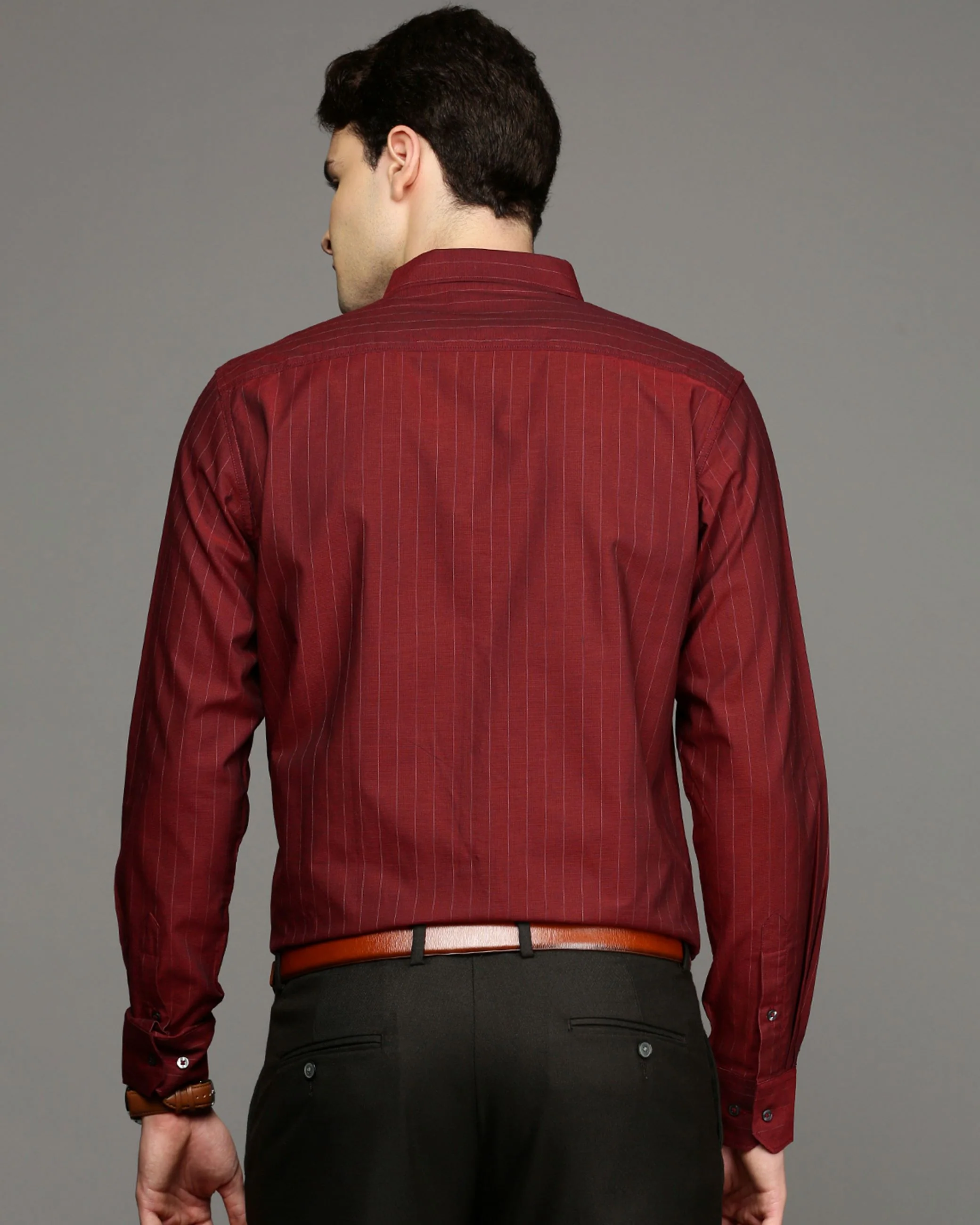 Men Maroon Cotton Blend Slim Shirt - Image 4